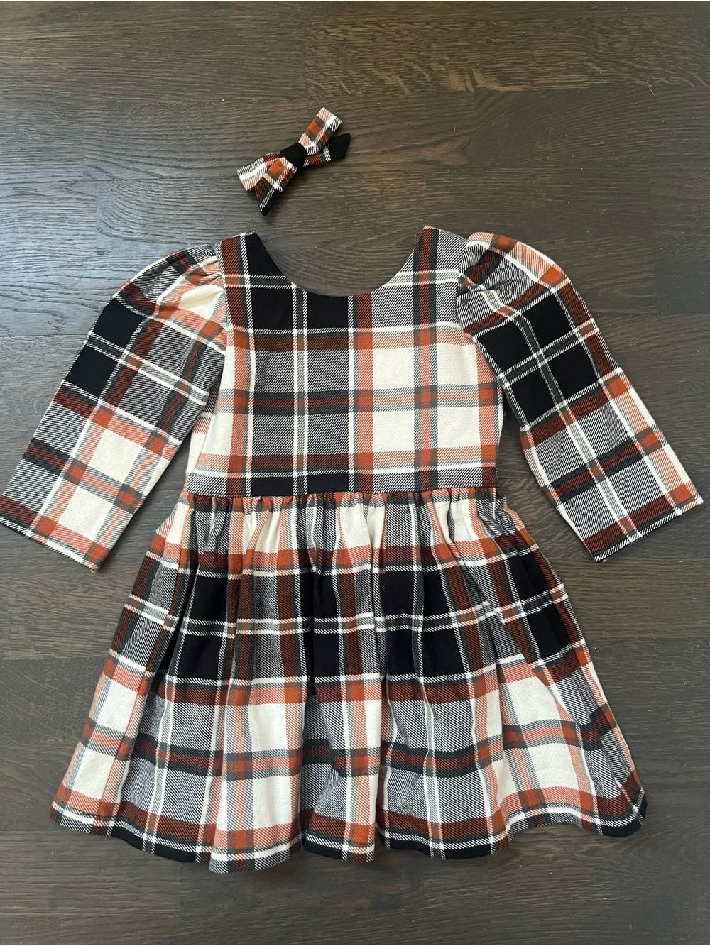 Cute Plaid little girls dress with matching bow